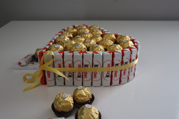 Caixa de Bombons em Formato de Coração - Personalizada com Kinder e Ferrero Rocher - Image 4