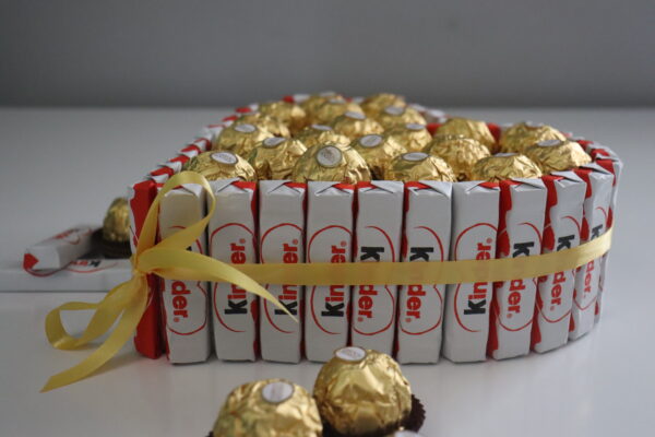 Caixa de Bombons em Formato de Coração - Personalizada com Kinder e Ferrero Rocher - Image 5